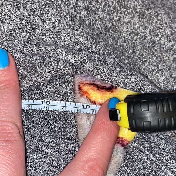 3/$30 Roots Sweater - Picture 9 of 9